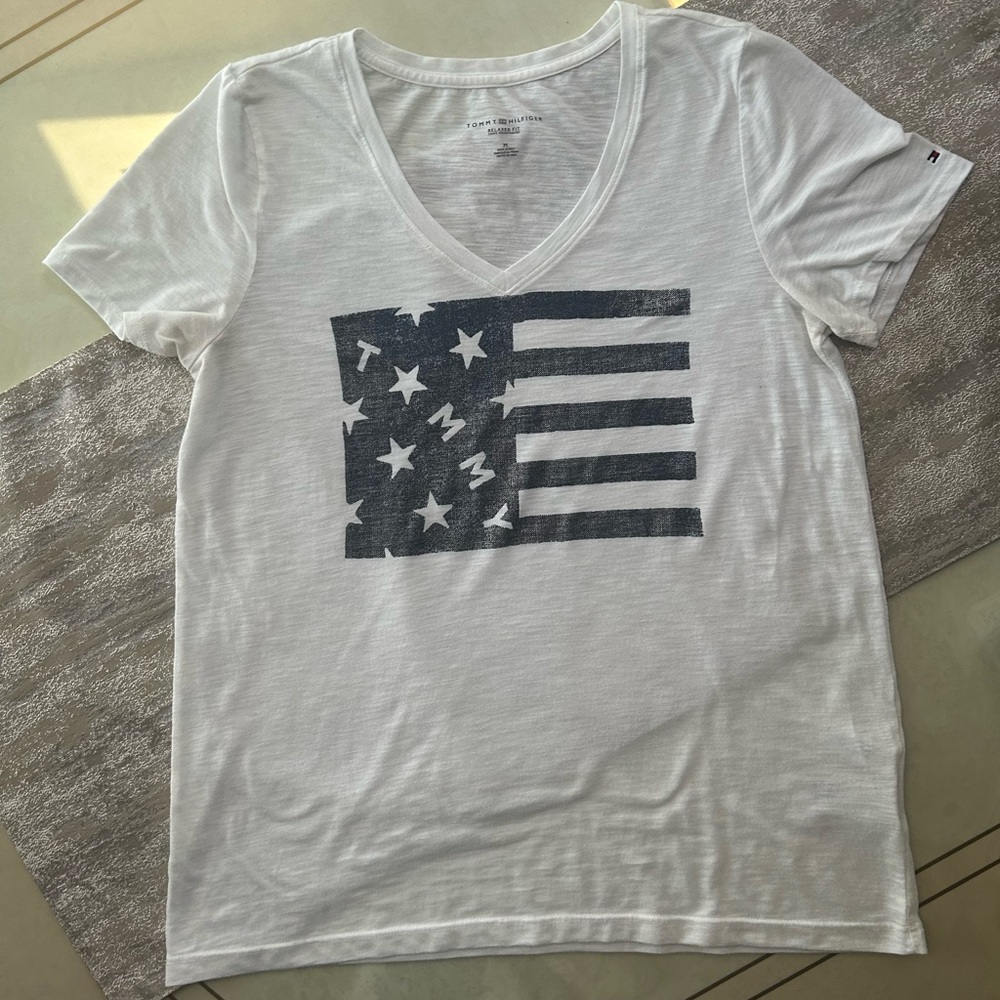 Tommy Hilfiger Women’s Tshirt - Picture 8 of 16